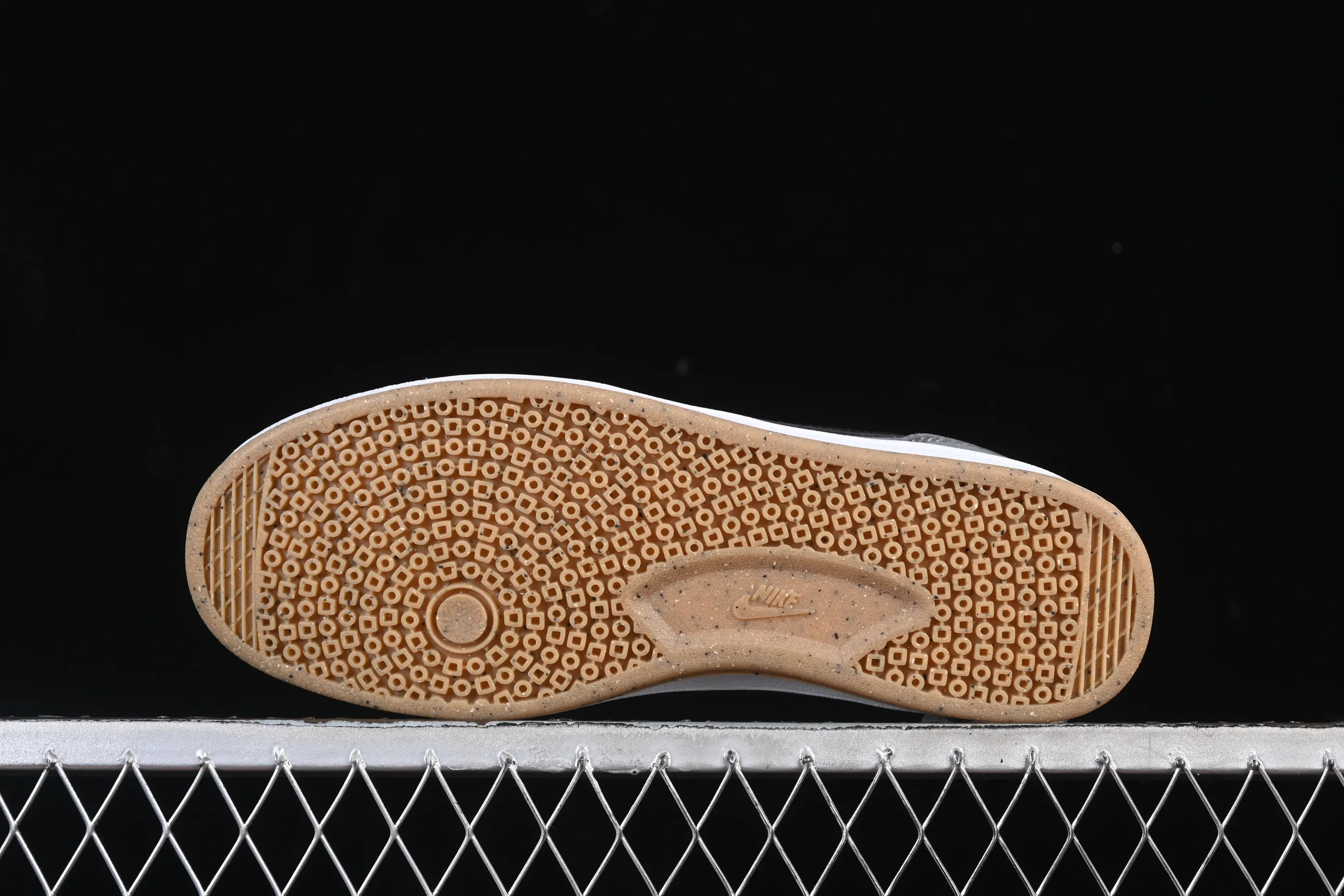 All categories Nk SB Dunk series Nike SB Fc Classic campus sneakers Nike SB Fc Classic Nike autumn and winter campus casual sneakers 909096-003